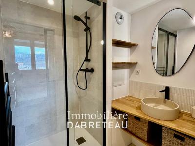 Louer Appartement Lyon-7eme-arrondissement 917 euros