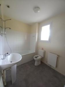 For rent Broye 4 rooms 76 m2 Saone et loire (71190) photo 3