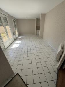 For rent Vatan 2 rooms 47 m2 Indre (36150) photo 1