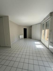 For rent Vatan 2 rooms 47 m2 Indre (36150) photo 2