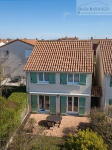 For sale Meyzieu 4 rooms 84 m2 Rhone (69330) photo 2