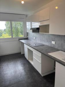 For rent Rueil-malmaison 2 rooms 44 m2 Hauts de Seine (92500) photo 2