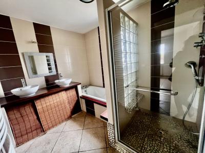 For sale 4 rooms 80 m2 Gard (30800) photo 2