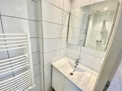 For rent Lyon-3eme-arrondissement 3 rooms 40 m2 Rhone (69003) photo 2