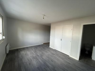 For rent Riorges 1 room 23 m2 Loire (42153) photo 0