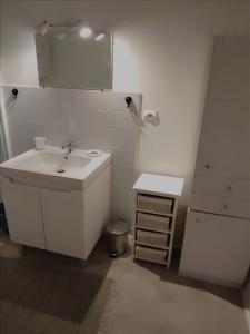 For rent Civray 1 room 30 m2 Vienne (86400) photo 3