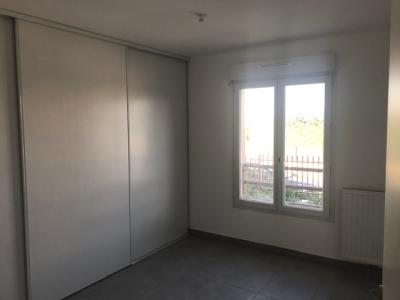 For rent Robion 3 rooms 66 m2 Vaucluse (84440) photo 2