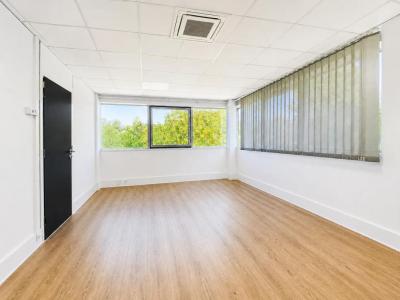 Louer Bureau Bievres 41213 euros