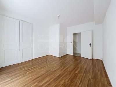Louer Appartement 74 m2 Lyon-6eme-arrondissement