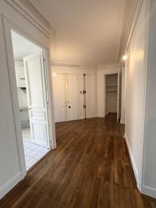 For rent Paris-17eme-arrondissement 5 rooms 104 m2 Paris (75017) photo 0