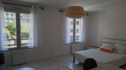 For rent Caluire-et-cuire 1 room 28 m2 Rhone (69300) photo 0