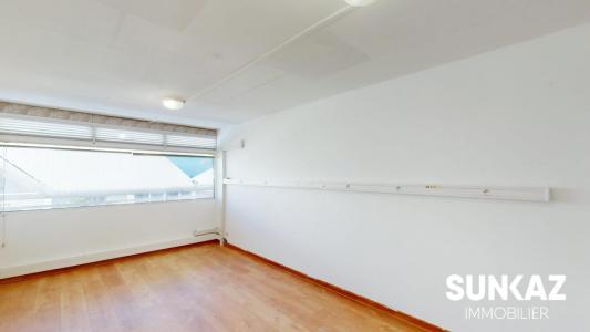 Louer Local commercial Saint-pierre 54000 euros