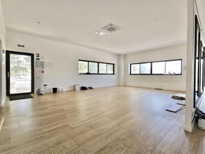 Louer Commerce 185 m2 Seichamps