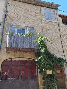 For rent Lauris 2 rooms 42 m2 Vaucluse (84360) photo 0