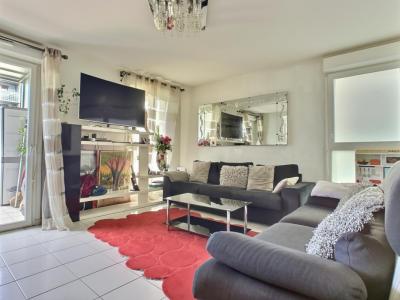 For sale Bordeaux 3 rooms 63 m2 Gironde (33300) photo 0