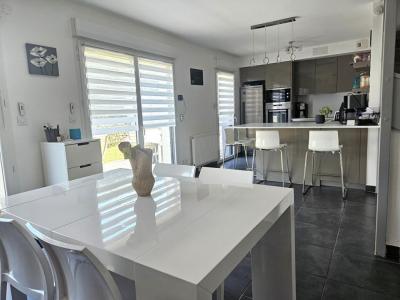 For sale Chassieu 5 rooms 120 m2 Rhone (69680) photo 3