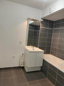 For rent Lille 3 rooms 66 m2 Nord (59000) photo 3