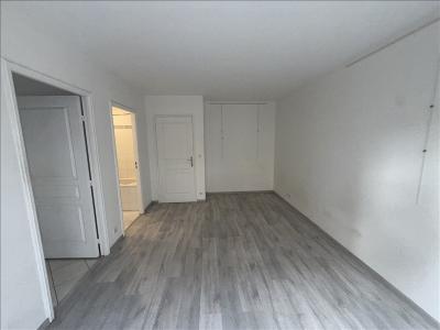 Louer Appartement 30 m2 Courbevoie