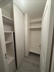 Louer Appartement Courbevoie 835 euros