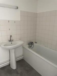 For rent Chatre-langlin 1 room 42 m2 Indre (36170) photo 3