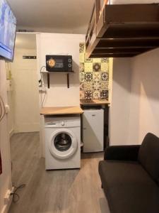For rent Paris-15eme-arrondissement 1 room 12 m2 Paris (75015) photo 0