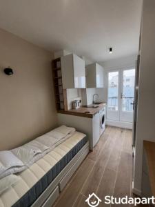 For rent Paris-10eme-arrondissement 1 room 10 m2 Paris (75010) photo 0