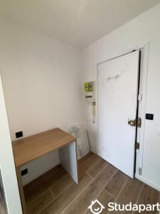 Louer Appartement 10 m2 Paris-10eme-arrondissement