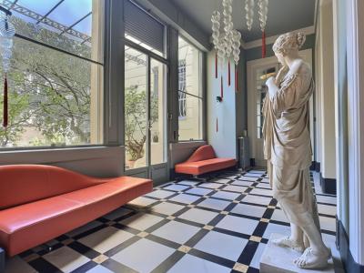 For sale Bordeaux 8 rooms 310 m2 Gironde (33000) photo 0