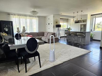 For sale Saint-genis-laval 4 rooms 105 m2 Rhone (69230) photo 0