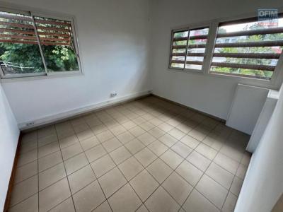 Louer Bureau 70 m2 Tampon