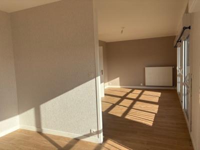 Louer Appartement 104 m2 Chatre