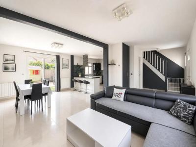 For sale Mezieres-sur-seine 10 rooms 201 m2 Yvelines (78970) photo 2