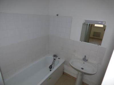 Louer Appartement Sury-en-vaux 419 euros