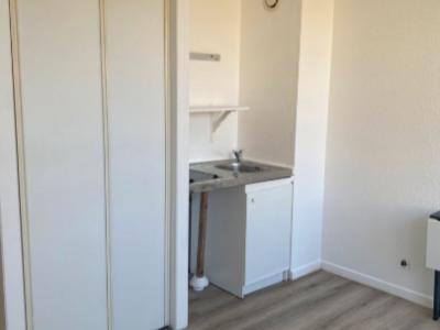 For rent Bordeaux 1 room 19 m2 Gironde (33300) photo 2