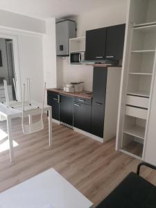 For rent Lyon-8eme-arrondissement 1 room 16 m2 Rhone (69008) photo 0
