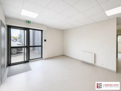 Louer Commerce Rennes 32004 euros