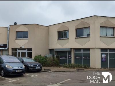 Louer Local commercial 23 m2 Coignieres