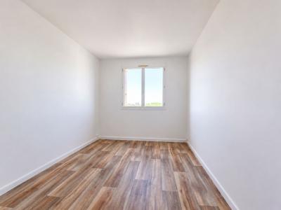 For rent CENTRE 3 rooms 56 m2 Yvelines (78200) photo 3