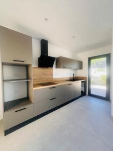 For sale Serignan 5 rooms 116 m2 Herault (34410) photo 3