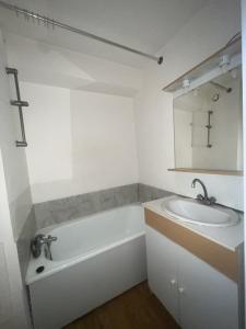 For rent Rouen 1 room 23 m2 Seine maritime (76000) photo 4