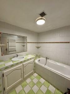 For rent AIX NORD 7 rooms 136 m2 Bouches du Rhone (13770) photo 3