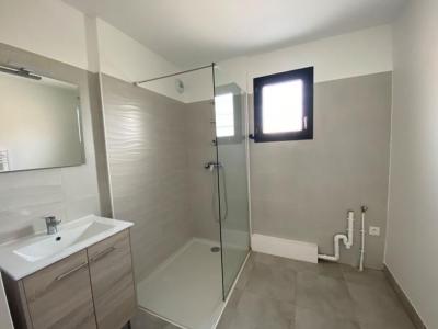 For rent Eyguieres 3 rooms 62 m2 Bouches du Rhone (13430) photo 4