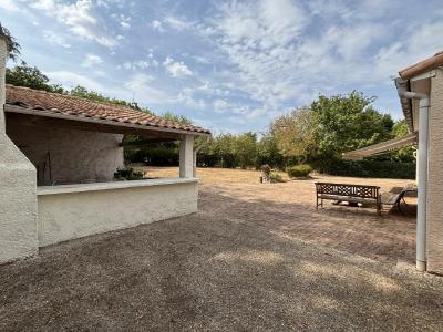 For sale 5 rooms 122 m2 Deux sevres (79270) photo 1
