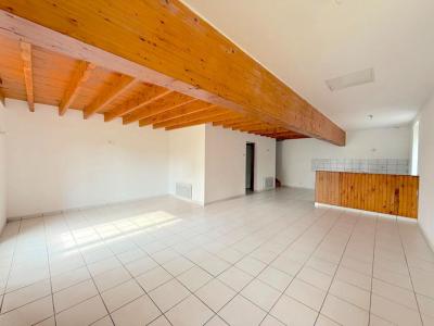 For rent Berson 4 rooms 85 m2 Gironde (33390) photo 1