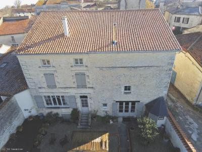 Acheter Maison 495 m2 Aigre