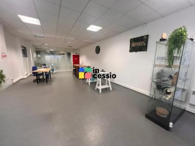 Acheter Bureau 161 m2 Mans