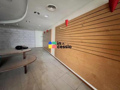 Louer Local commercial 90 m2 Mans