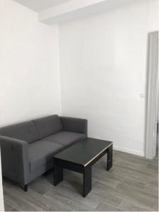 Louer Appartement  610 euros