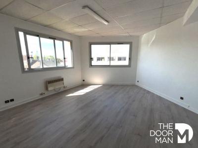 Louer Bureau 87 m2 Coignieres