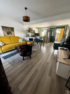 For sale Eyguieres 3 rooms 80 m2 Bouches du Rhone (13430) photo 2